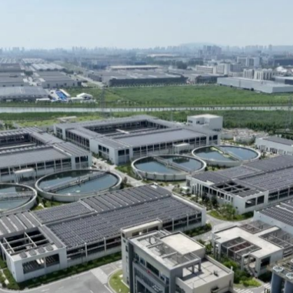 创新水质净化厂：光伏发电、污水净化、人工湿地一体化