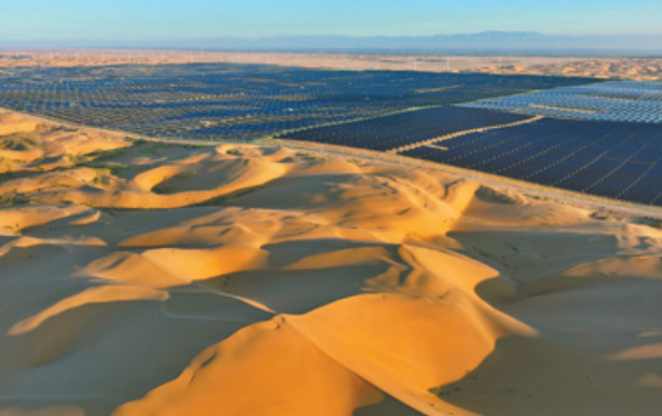 库布其沙漠的绿色变革：中国的光伏治沙项目