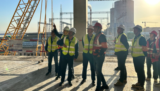 副总经理陈小平检查新疆电厂工程项目，强调安全、质量和党建