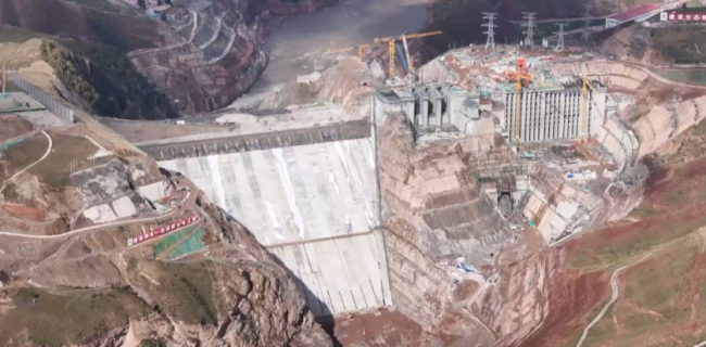 青海玛尔挡水电站进水塔封顶：黄河流域壮丽工程取得重要进展