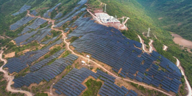 无人机技术革新：稷山光伏项目施工效率飙升