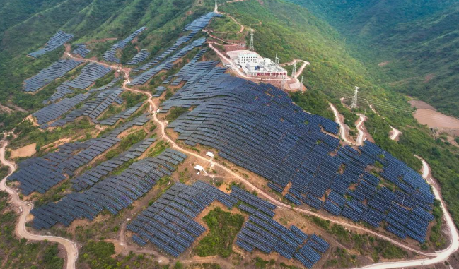 无人机技术革新：稷山光伏项目施工效率飙升