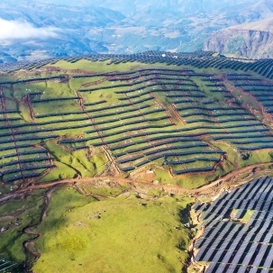 未来之光：独创性光伏设计引领能源革命